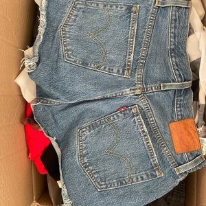 501 LEVIS DISTRESSED SHORTS-MEDIUM WASH